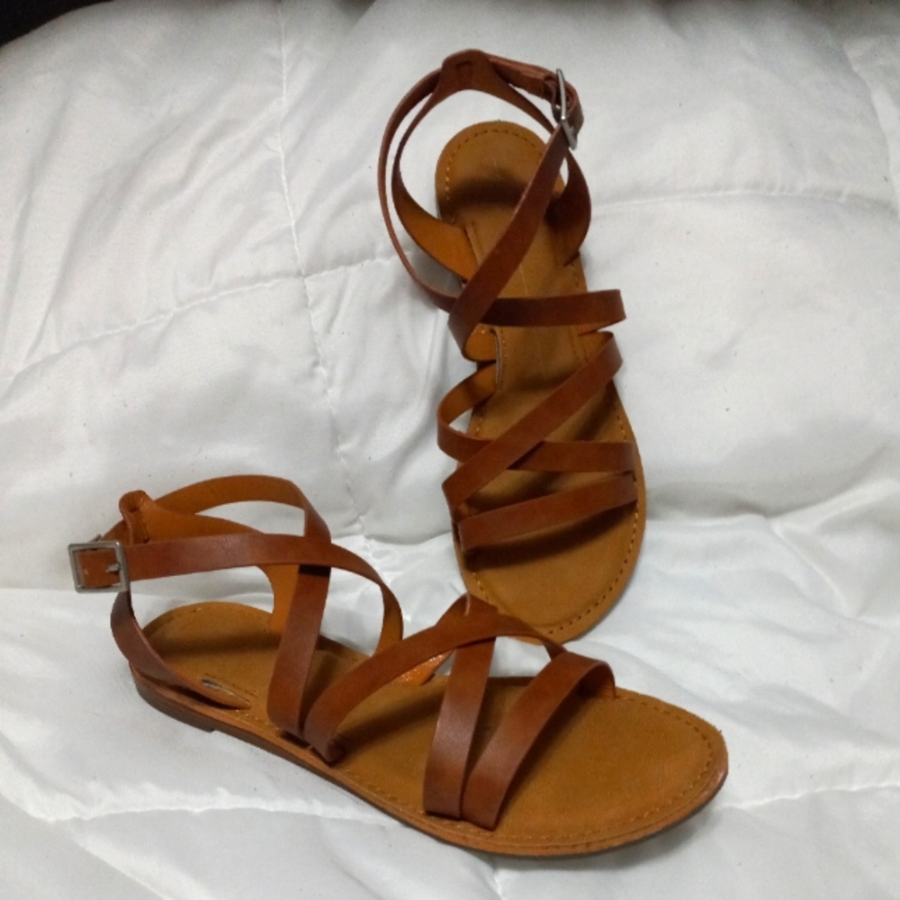 Report Brown sandals size 7